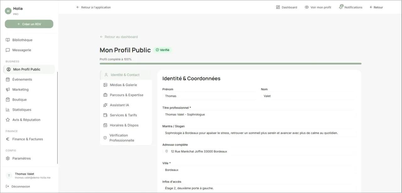 Édition du profil public Holia Pro avec les sections identité, médias, parcours, Assistant IA, services, horaires et vérification