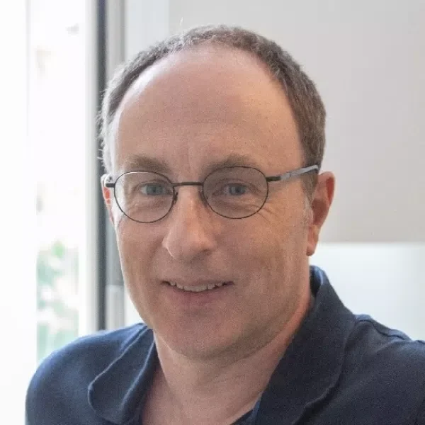 Sylvain Perriollat - Magnétiseur énergéticien rebouteux - Auteur Formateur